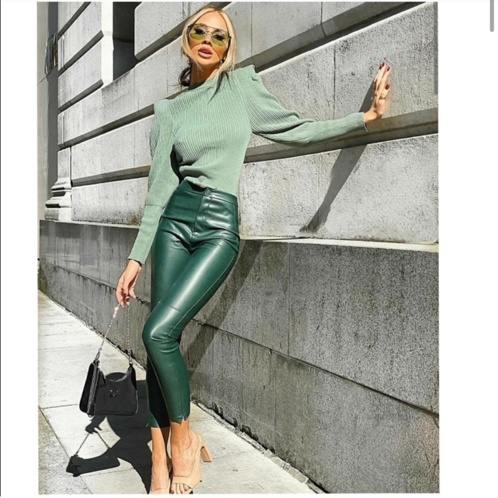 Zara Faux Leather High-Waisted Leggings Medium 💚 Sleek • Elevated •Modern Staple